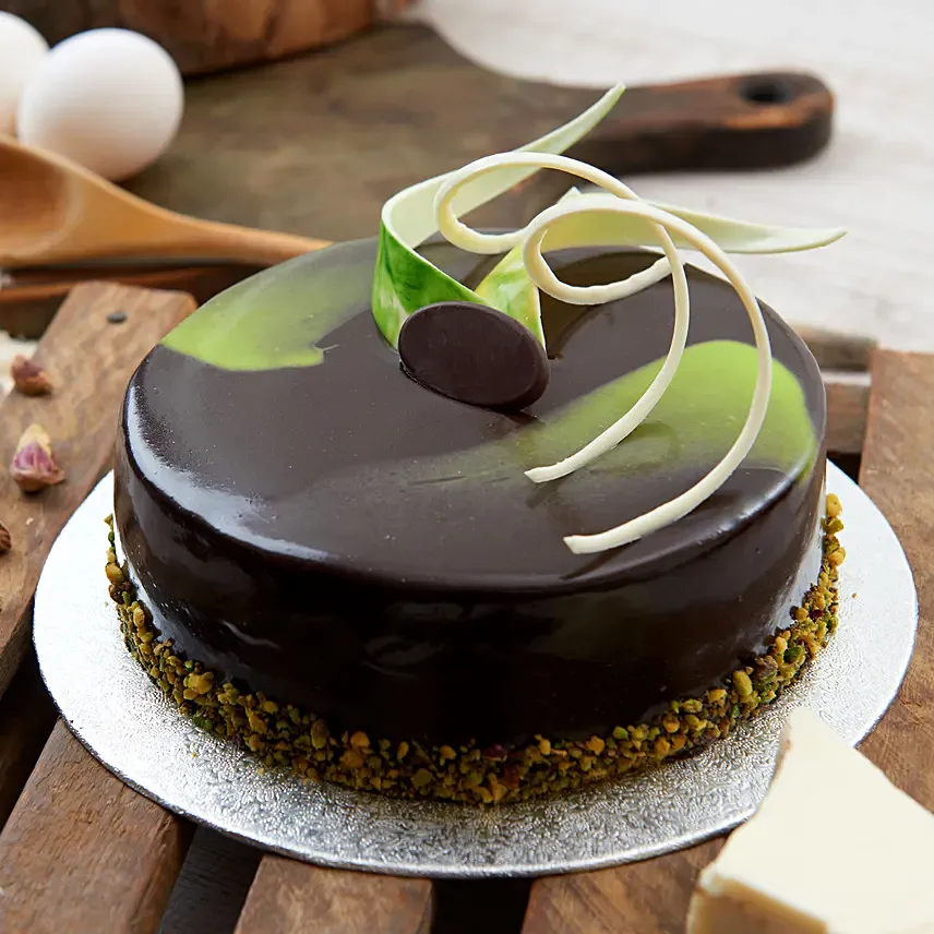 Chocolate Pistachio Cake: Gifts to Manama