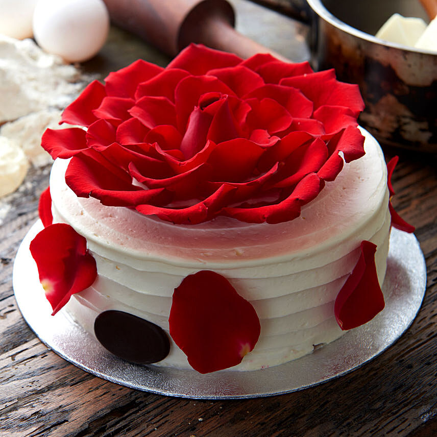 Delightful Rose Cake: 