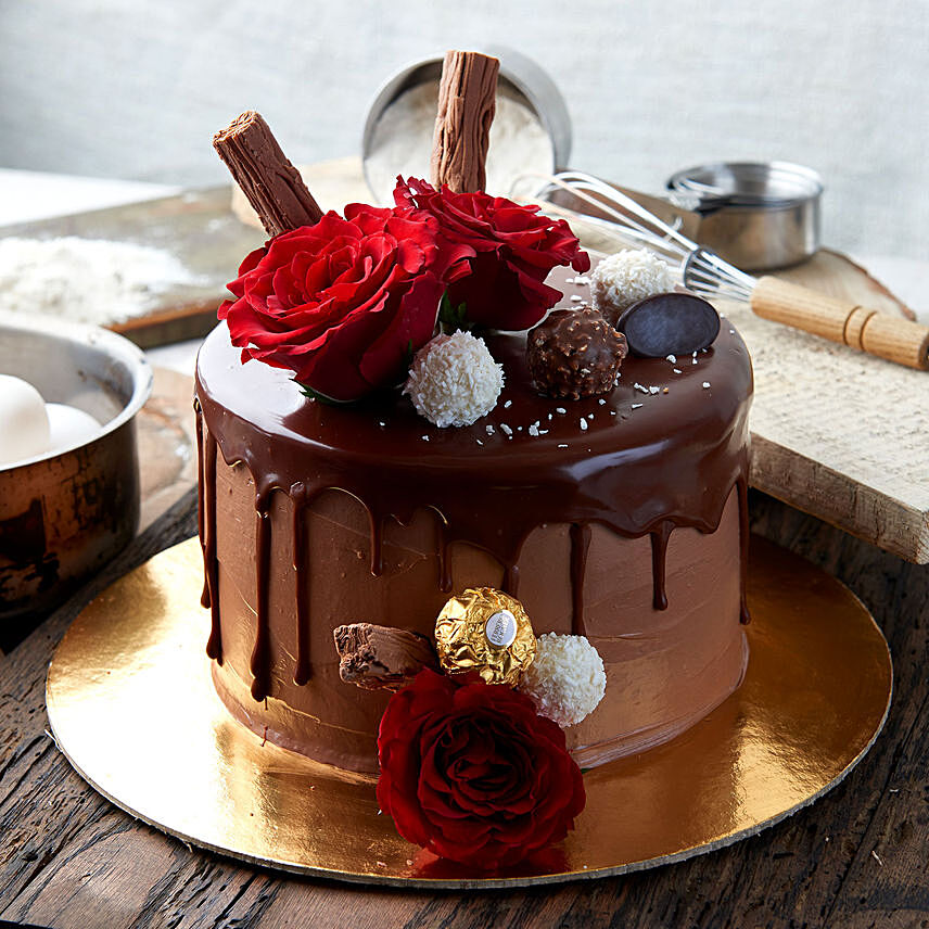 Ferrero Rocher Cake: Mothers Day Gifts in Bahrain