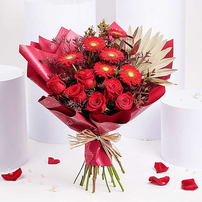 A Beautiful Dream Flowers Bouquet: Valentines Day Gifts to Bahrain