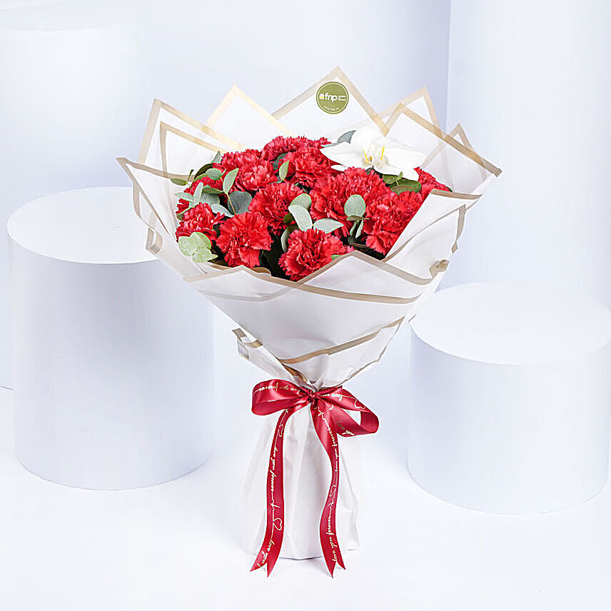 Red Carnations Bouquet: Flower Delivery Bahrain