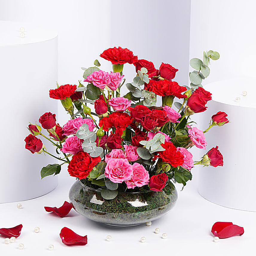 Roses Charm in Glass Dish: Flower Shop in Bahrain