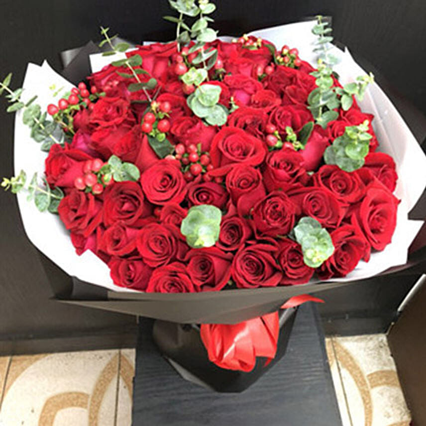 Red Rose Elegance: Send Flowers To China