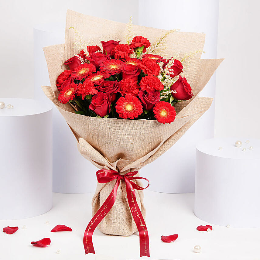 Intimate Red Flowers Bouquet: توصيل ورد في مصر