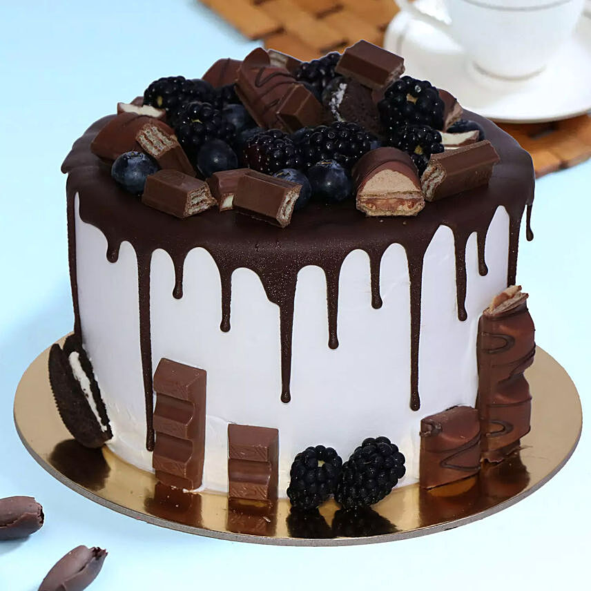 Delicious Choco Vanilla Cake 1kg: Cake Delivery in Kuwait