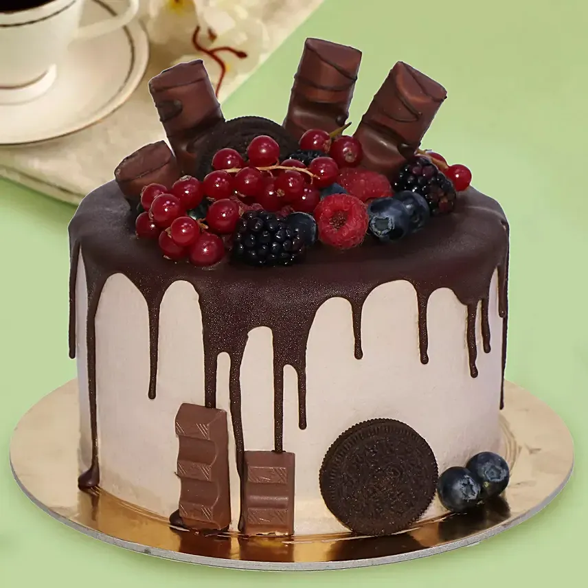 Candy Topped Choco Cake 1kg: Cake Delivery in Kuwait
