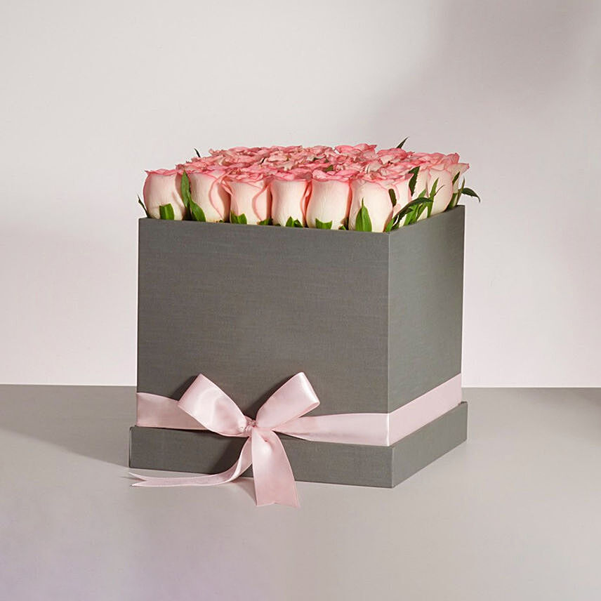 Premium Pink Roses Box Arrangement: Flower Delivery Kuwait