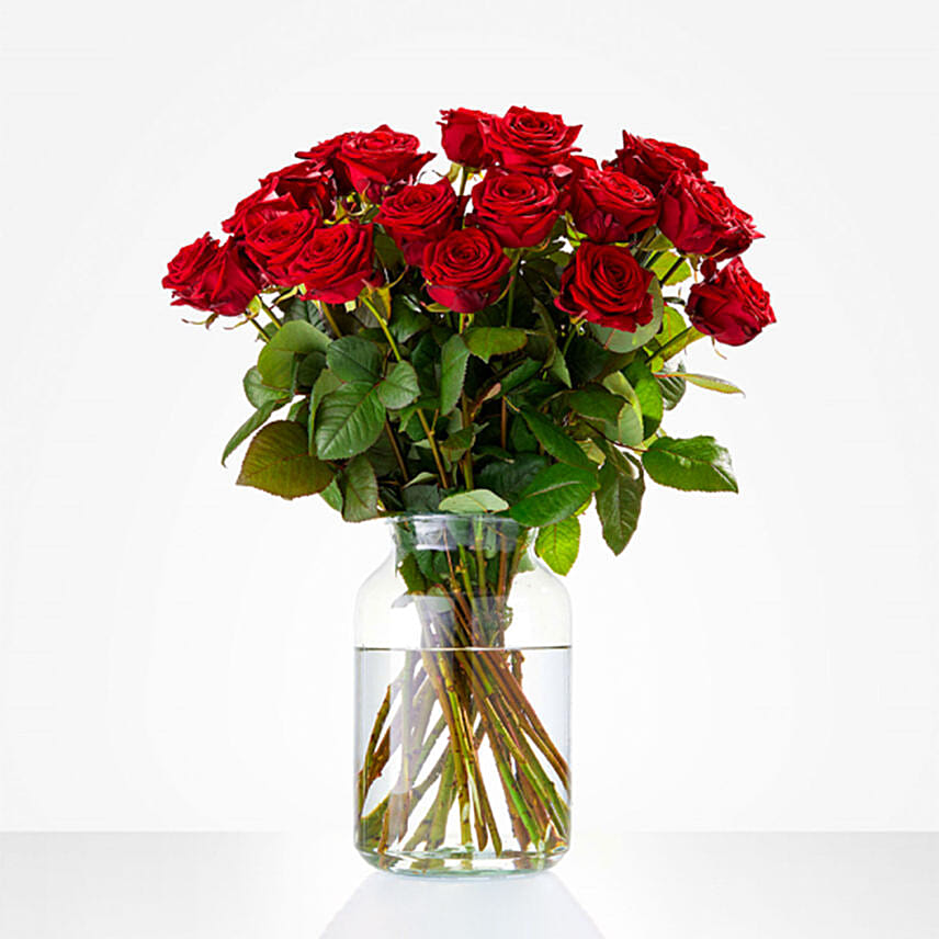 مزهرية ورود حمراء رومانسية: kuwait/gifts/love-n-romance