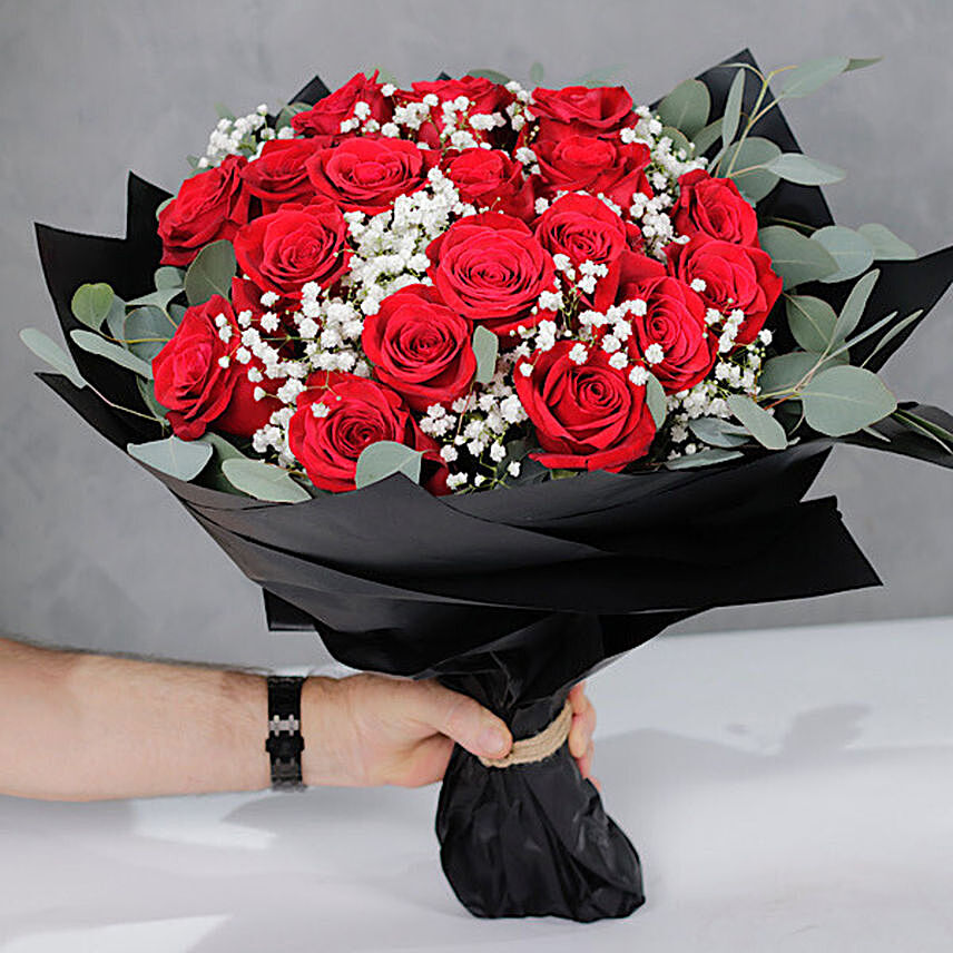 Red roses bouquet: 