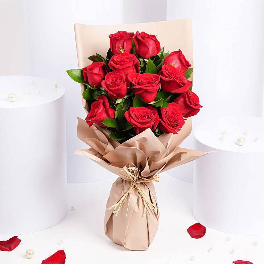 Love Expression Valentine 12 Roses: Flower Delivery Kuwait