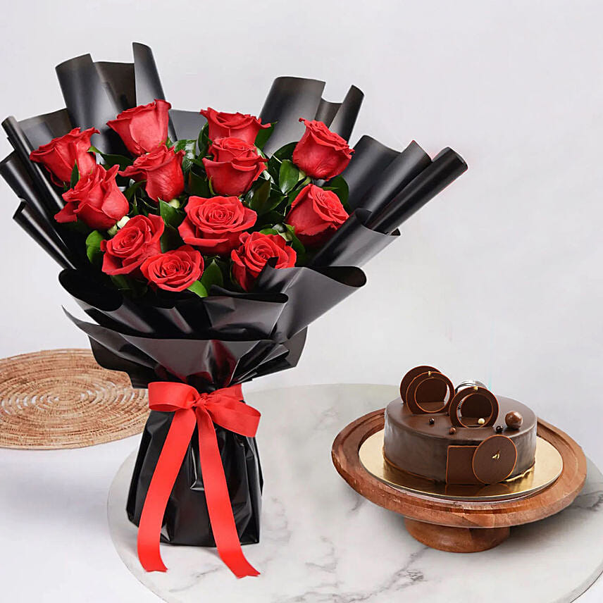 Elegant Rose Bouquet With Chocolate Fudge Cake: Gifts in Kuwait