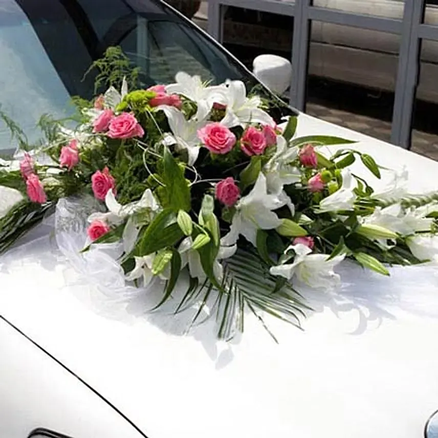 Classic Match Car Decor: Flower Delivery for Bride