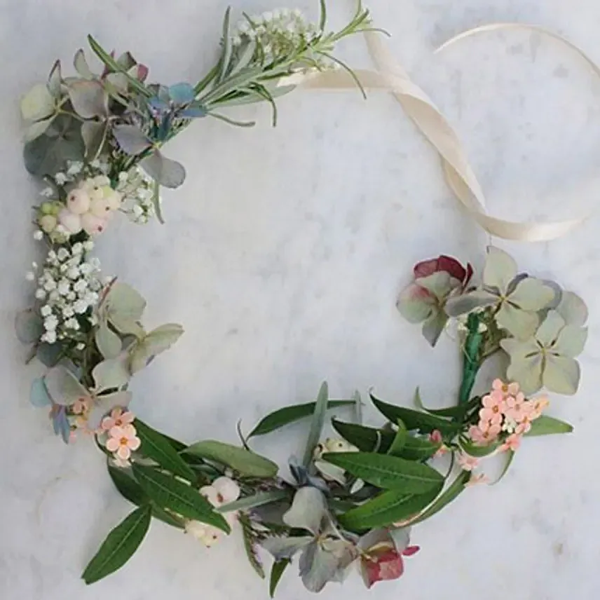 Pretty Floral Tiara: 