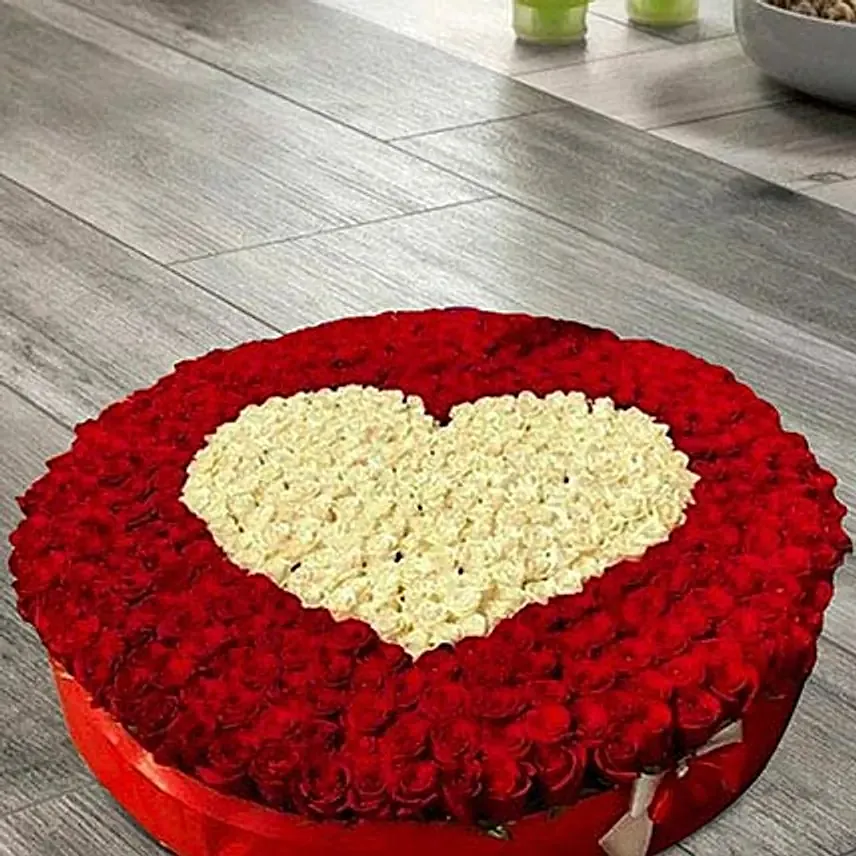 500 Magnificent Roses Arrangement: Wedding Gifts Dubai