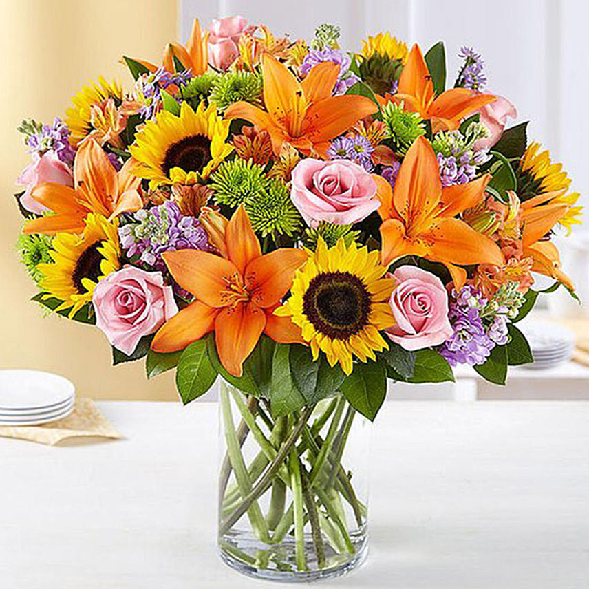 Vibrant Bunch of Flowers In Glass Vase: Sunflowers Bouquets 