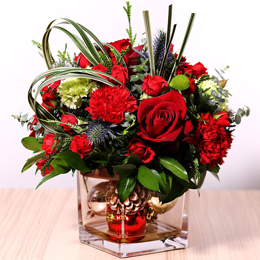 Decorative Xmas Floral Vase: Send Christmas Flowers to Dubai