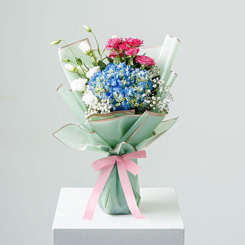 Appealing Roses N Hydrangea Bouquet: Gift to Husband