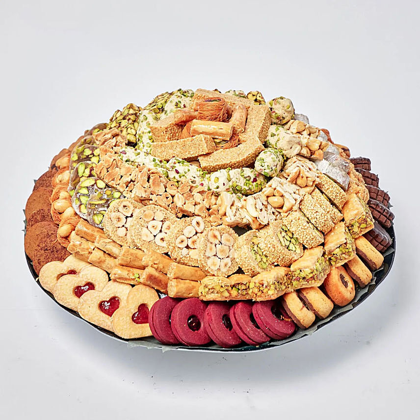 Wafi gourmet Assorted sweet basket: New Year Sweets