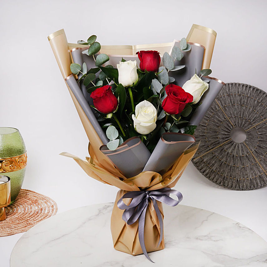 Beauty of Red n White Roses: Midnight Gifts Delivery