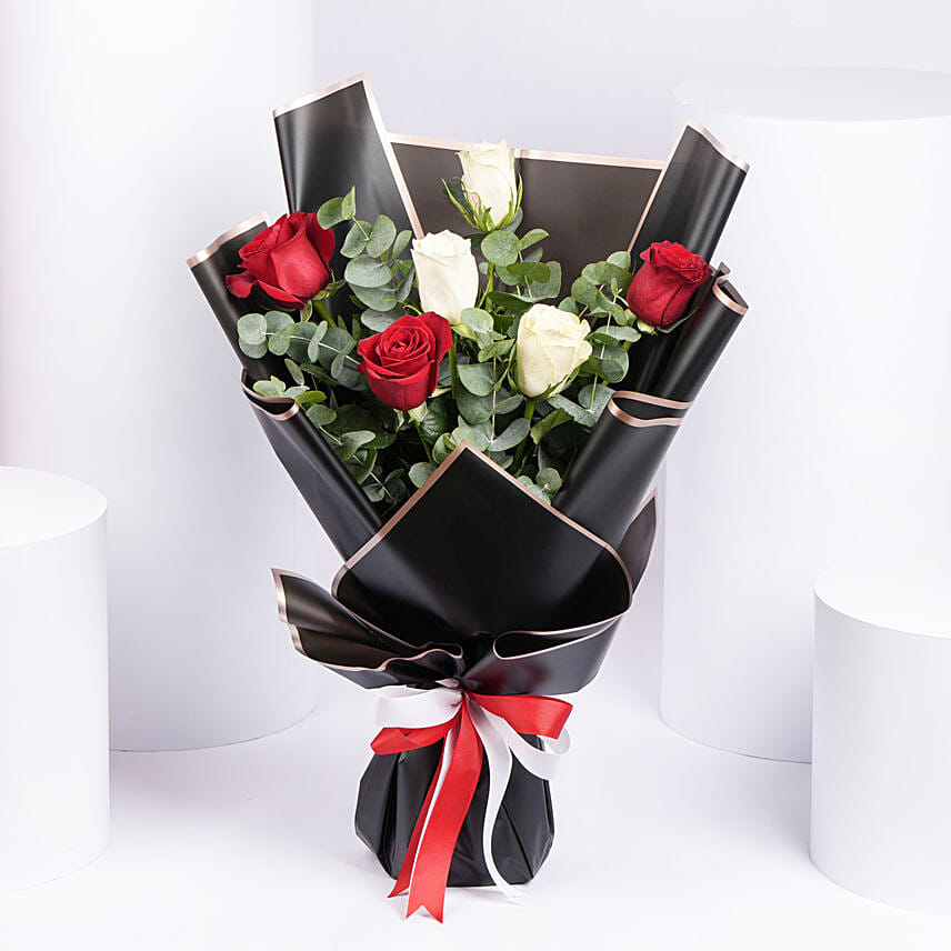Beauty of Red n White Roses: Midnight Gifts Delivery
