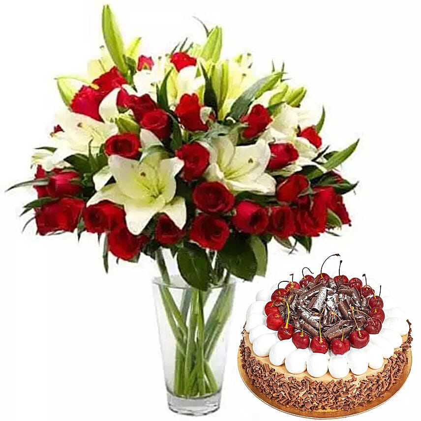 Lovely Combo: Christmas Flowers & Cakes Combo