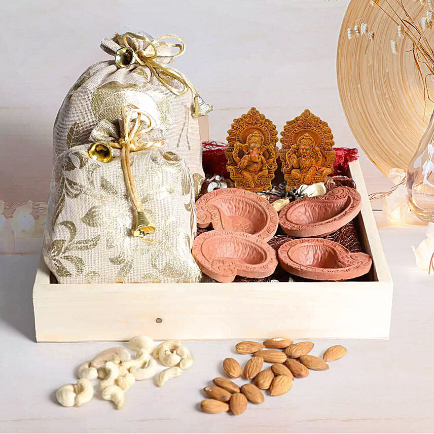 Diwali Gifts In Wooden Tray: Diyas 