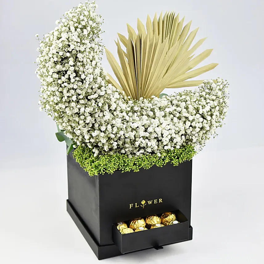 Moon Shape Flowers and Chocolates Box: Eid Gift Ideas