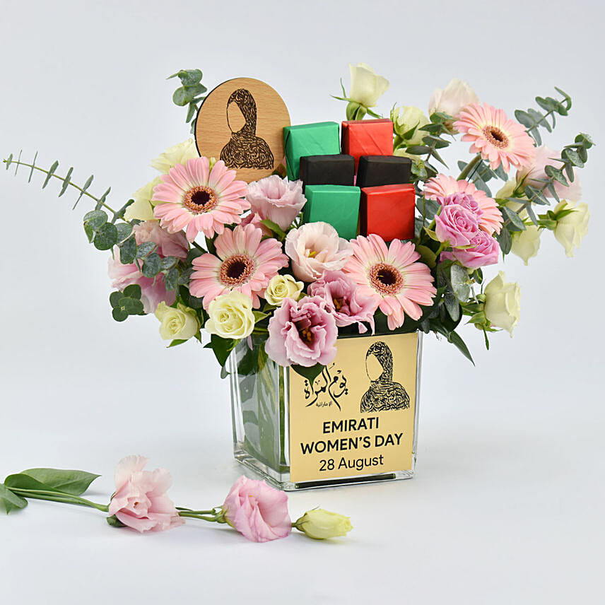 Emirati Women's Day Flowers and Chocolate: باقة ورد مع شوكولاته