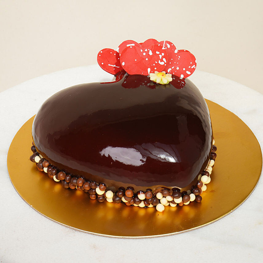 Triple Chocolate Heart Cake: Romantic Gifts