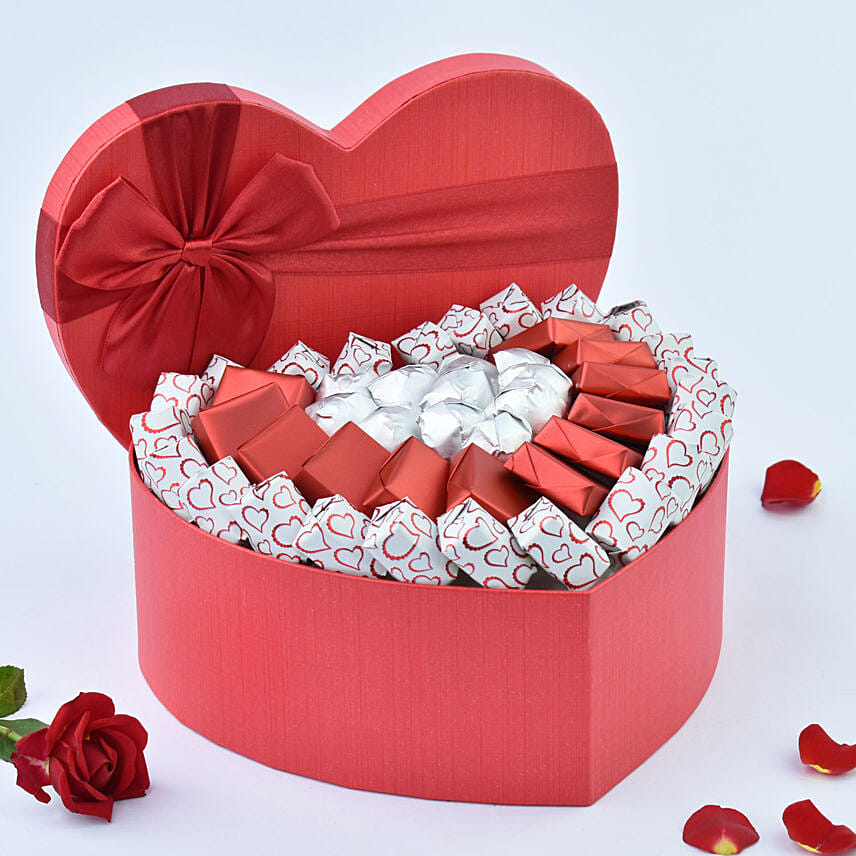 Chocolates Sweetness in Heart Shape Box: Valentines Day Chocolates