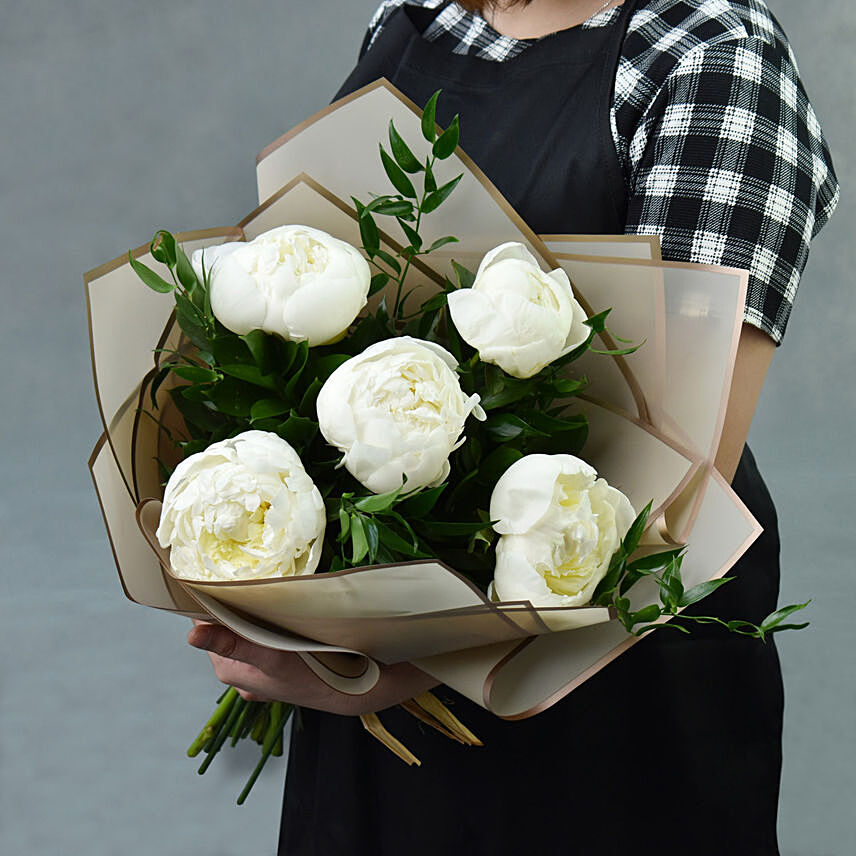 Elegant 5 White Peonies Bouquet: Flower Delivery In Dubai