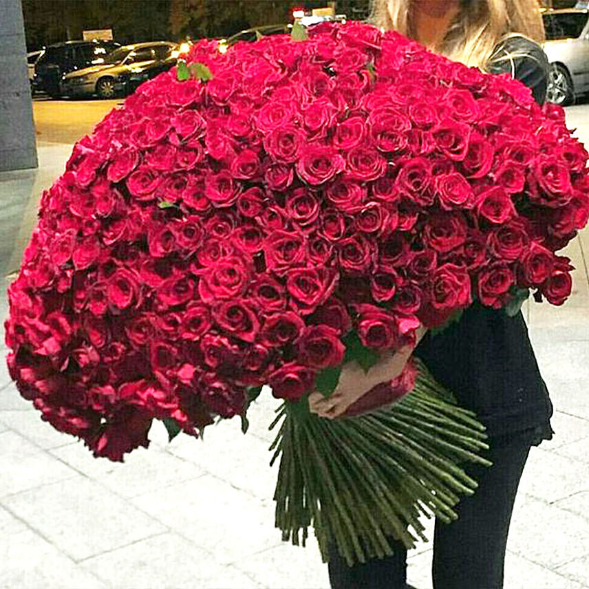 1000 Red Roses Bouquet: Valentine Flowers to Fujairah