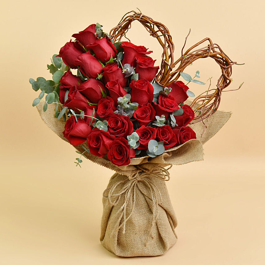 Heart and Roses Bouquet: Valentines Day Gifts to Fujairah