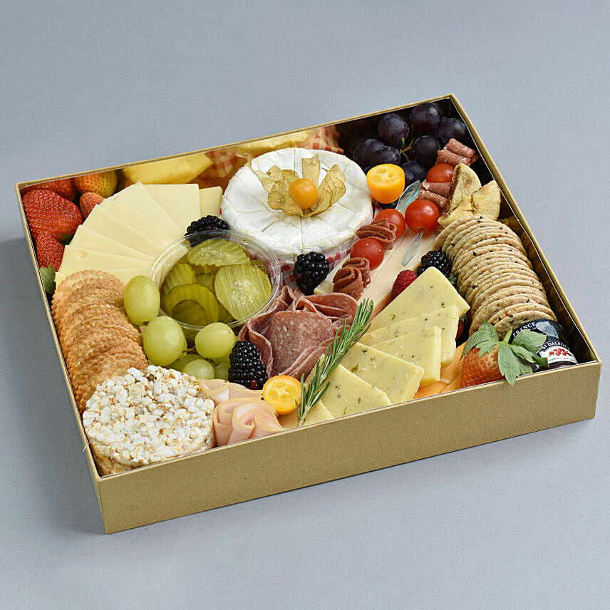 Small Cheese Box with Condiments: Free Shipping Gifts