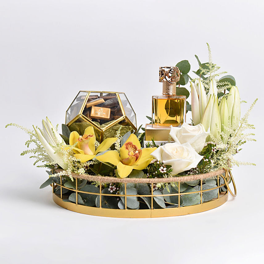 Floral Beauty With Perfume: Gift Hampers 
