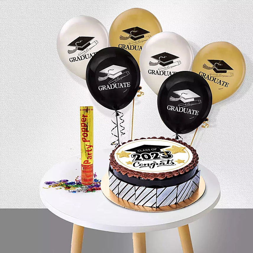 Graduation Celebration Combo With Cake: Graduation Theme Cakes
