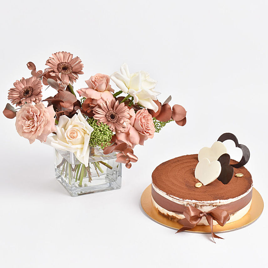 Monochrome Flowers and Tiramisu Cake: Gifts Combos 