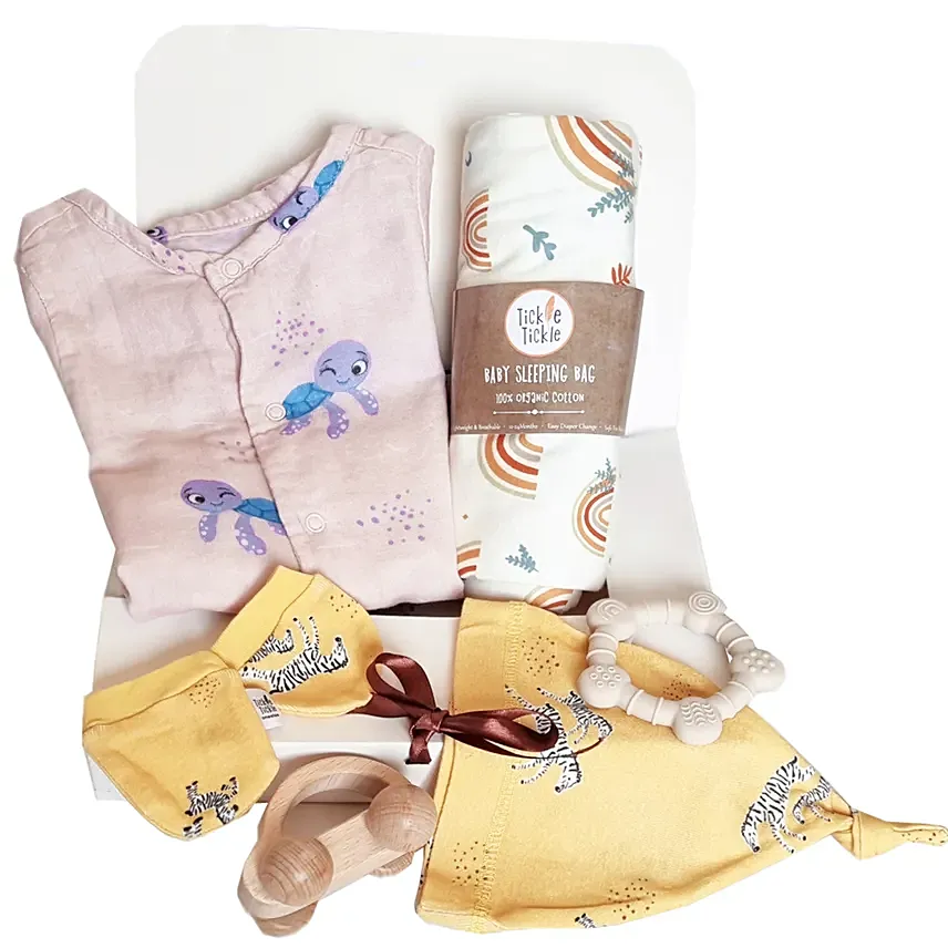Tickle Tickle Toby Tots Organic Essential New Born Hamper: Gift Hampers 