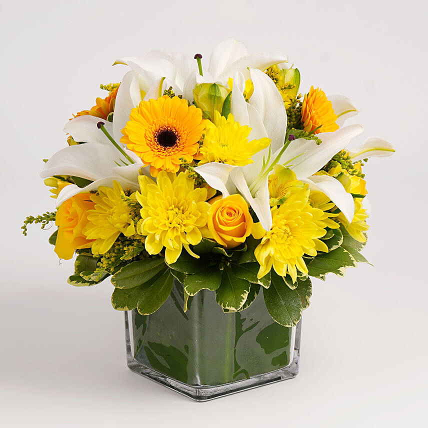 Floral Happiness Vase: Chrysanthemum Flowers 