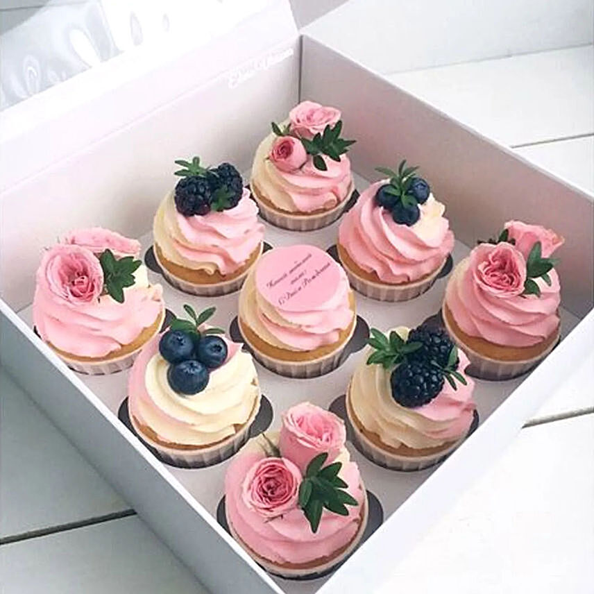 Flowers in Pink Cupcakes: 