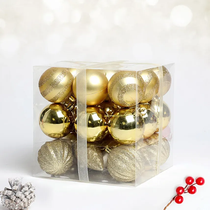 علبة تحتوي على زينة شجرة الكريسمس باللون الذهبي: أغراض زينة وديكور المنزل لعيد الميلاد المجيد