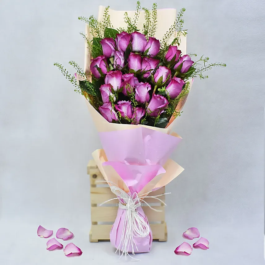 Grand Bouqet of Purple Roses: Purple Flowers