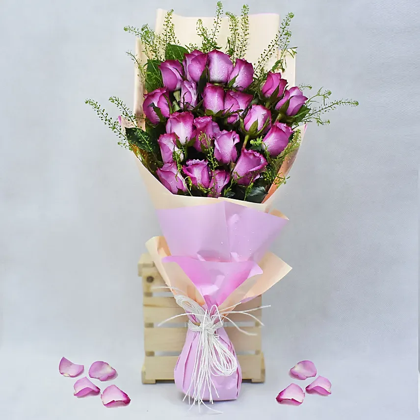 Grand Bouqet of Purple Roses: Anniversary Flower Bouquets