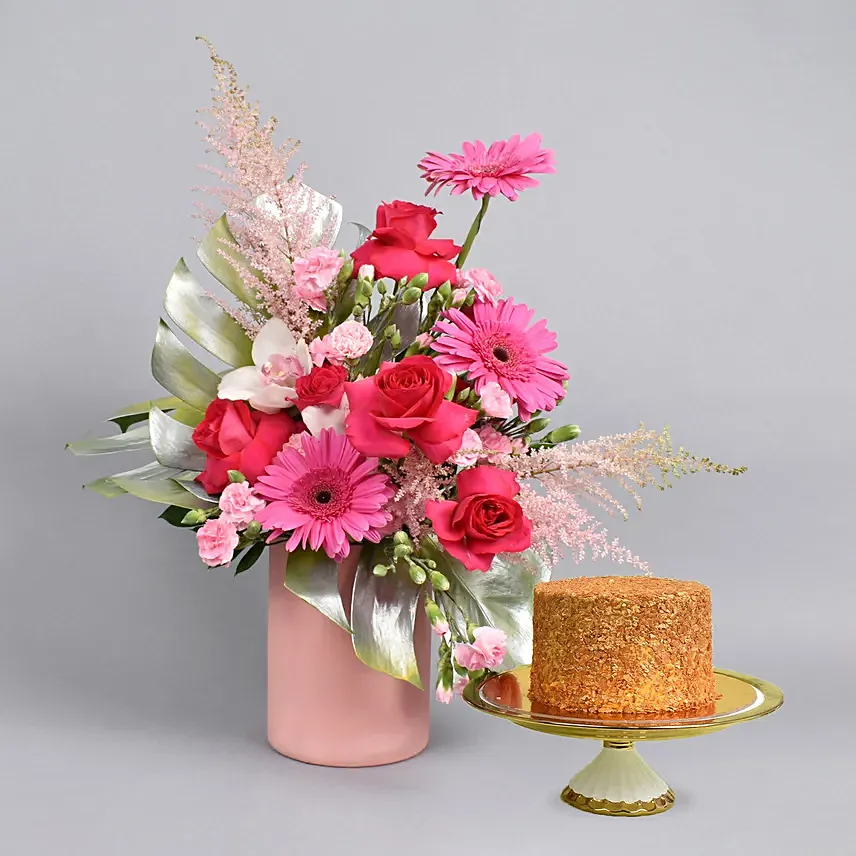 Magical grace flowers arrangement with cake: Wedding Anniversary Cake