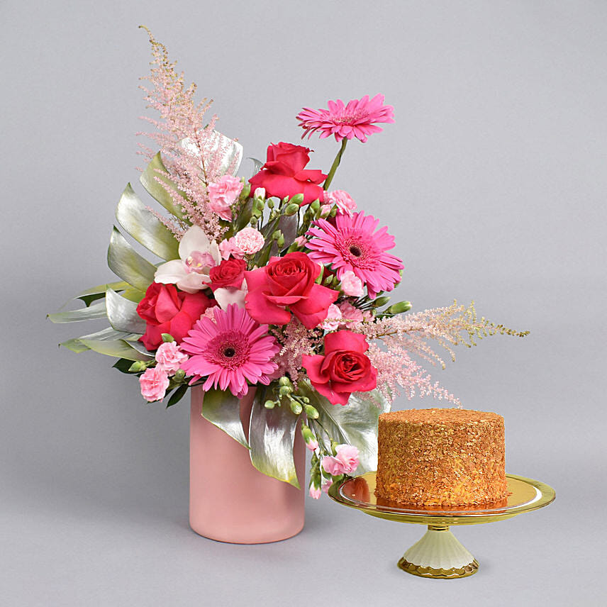 Magical grace flowers arrangement with cake: Gifts Combos 