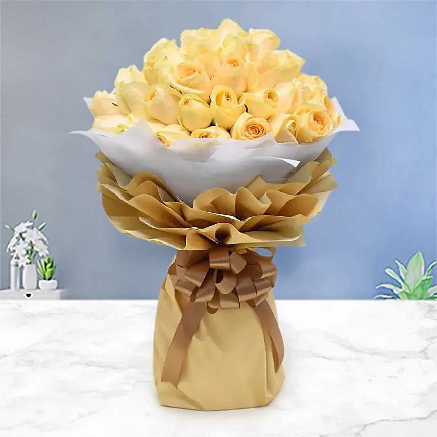 Majestic 50 Peach Roses: Love & Romance Flowers