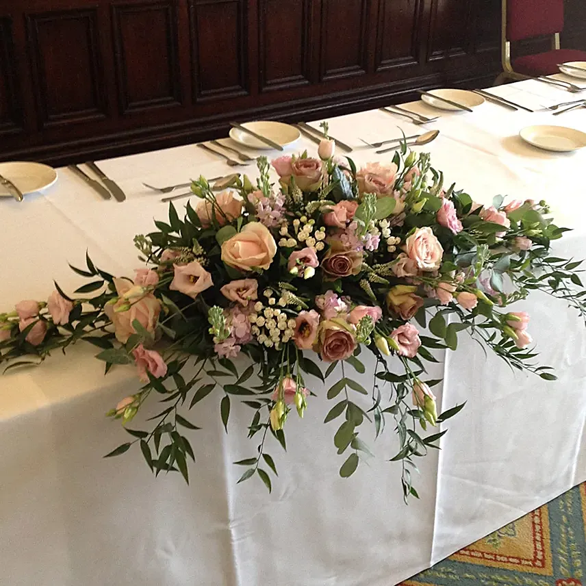تشكيلة الورود لتزيين وسط الطاولة: ديكور طاولة