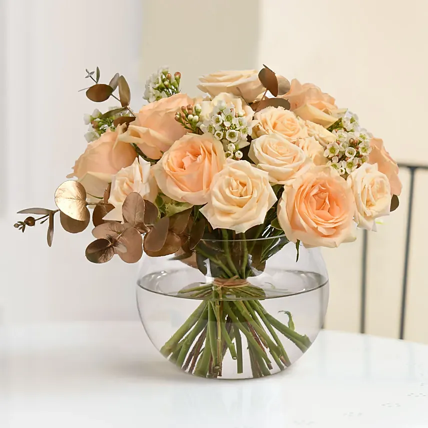 Peach Roses Table Centerpiece Flowers: 