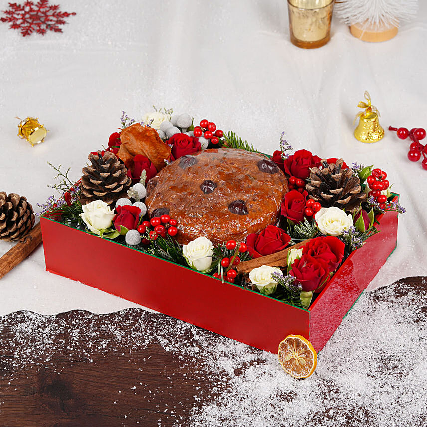Plum Cake And Flowers Tray: Christmas Combo Gifts