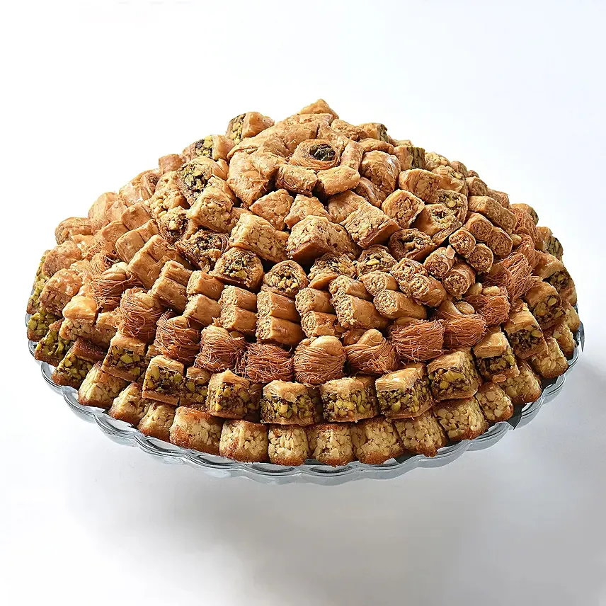 Premium tray with Mixed Baklava by Wafi: Ramadan Gifts Abu Dhabi